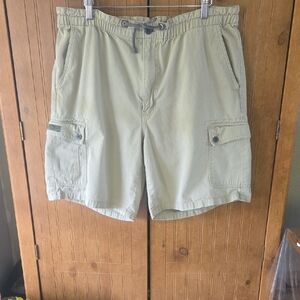 081 Eddie Bauer Light Tan Cargo Shorts
